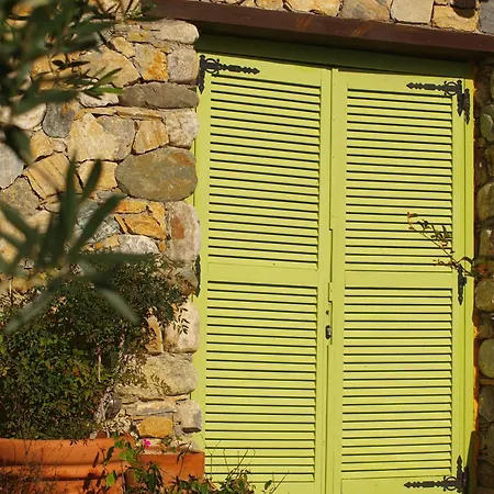 Spitaki γραφείο *